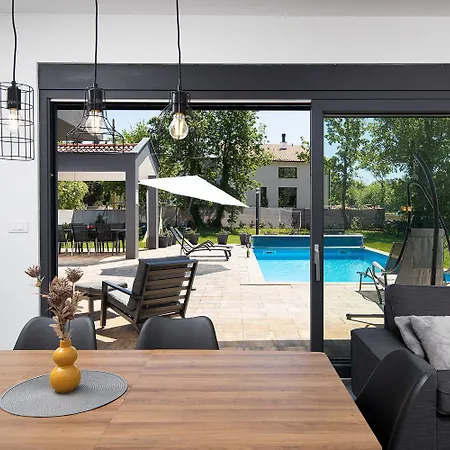 Nora With Heated Pool *