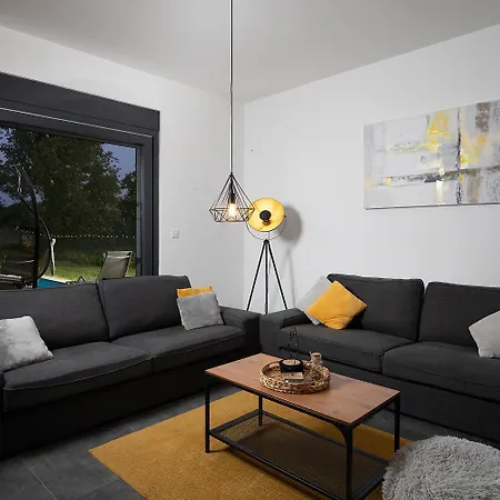 Nora With Heated Pool * Marčana