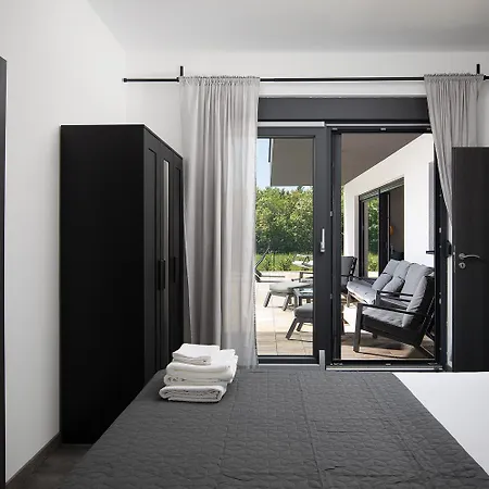 Willa Nora With Heated Pool Marčana