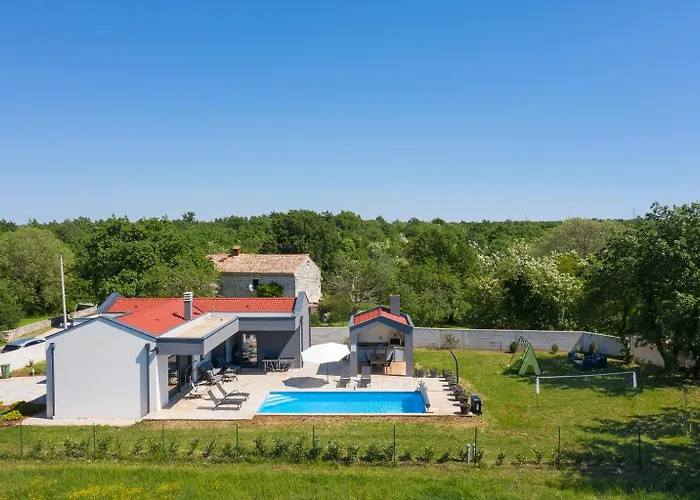 Nora With Heated Pool Βίλα