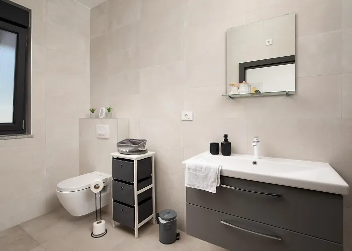 Nora With Heated Pool Βίλα