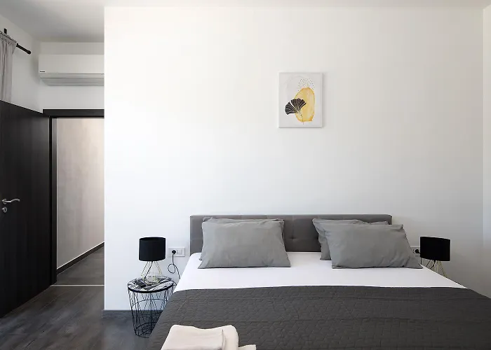 Nora With Heated Pool Marčana