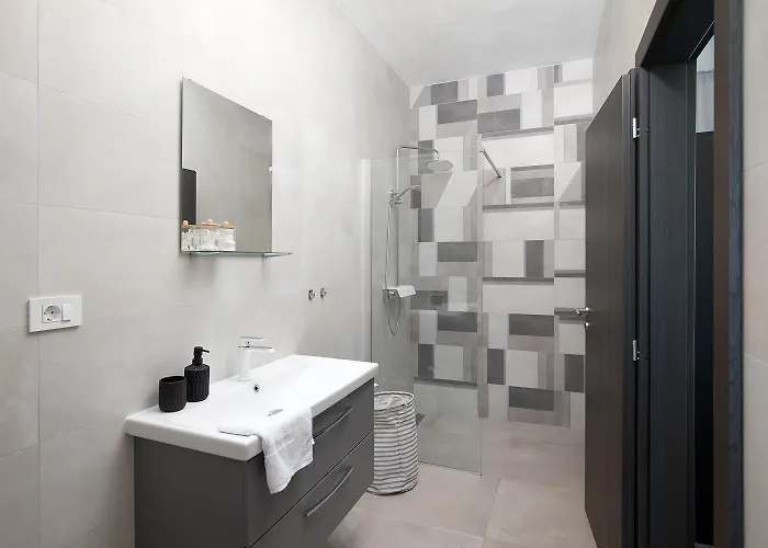 Nora With Heated Pool * Marčana