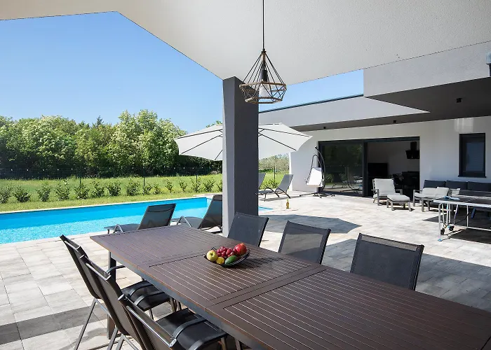 Vila Nora With Heated Pool *