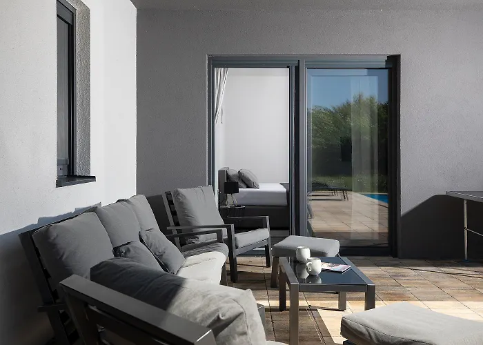 Nora With Heated Pool Vila Marčana