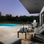 Βίλα Nora With Heated Pool *