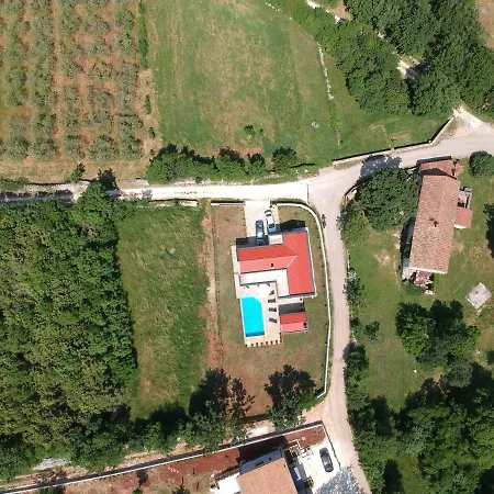 Nora With Heated Pool
