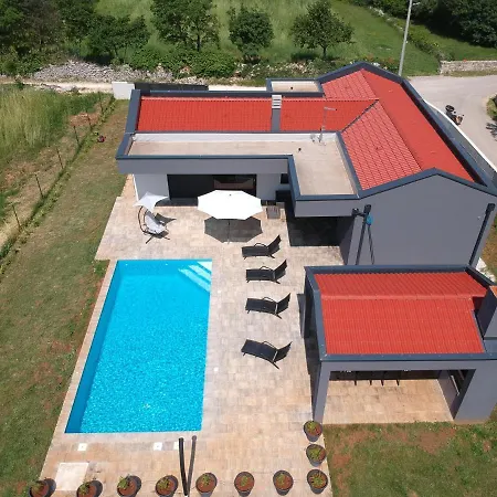 Nora With Heated Pool Marcana