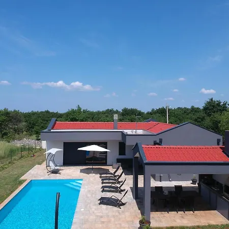 Villa Nora With Heated Pool *