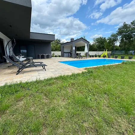 Nora With Heated Pool *