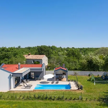 Nora With Heated Pool Villa