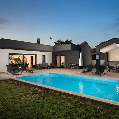 Villa Nora With Heated Pool Marcana
