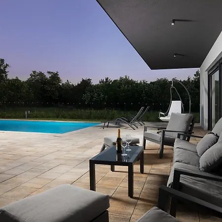 Villa Nora With Heated Pool *