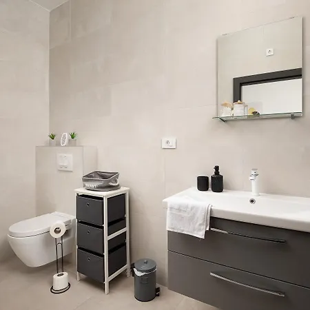 Nora With Heated Pool Villa