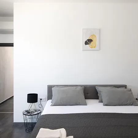 Nora With Heated Pool Marčana