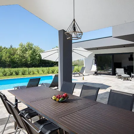 Villa Nora With Heated Pool *